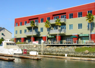 The Bay Area’s First Boat-In Grocery Store 
Coming Soon to the Oakland Estuary