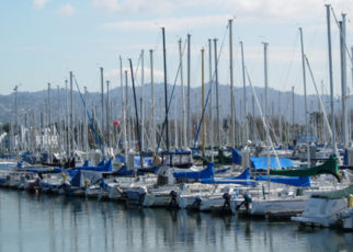 Volunteer Dockwalkers Provide Boating Tips to the Public
