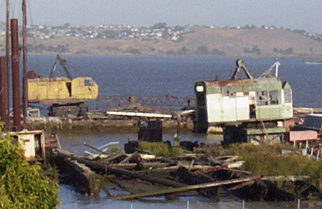 Dockside Dwelling: Living Ship to Shore